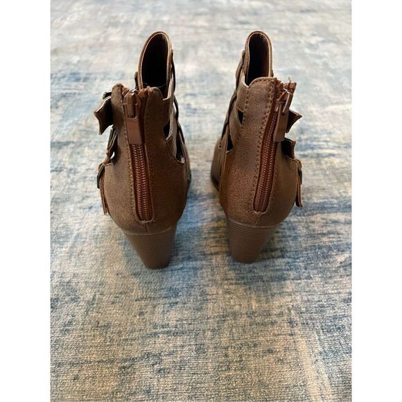 Forever Brown Faux Leather Back Zip Block Heel Ankle Booties Size 8.5 - Picture 4 of 8